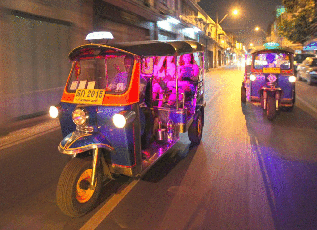 Bangkok by Night: Temples, Markets and Food Tuk-Tuk Tour